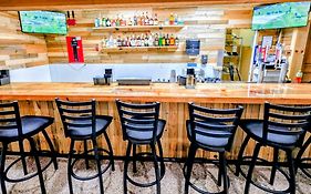 Katahdin Inn & Suites